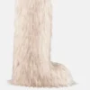 Botas altas blancas de piel sintética Yeti de Jacquemus + Moon Boot Botas altas blancas de piel sintética Yeti de Jacquemus + Moon Boot