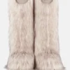 Botas altas blancas de piel sintética Yeti de Jacquemus + Moon Boot Botas altas blancas de piel sintética Yeti de Jacquemus + Moon Boot