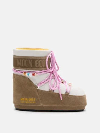 Botas de ante con cuentas en color miel y arena de Moon Boot X Guest in Residence Icon Low