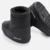 Botas de goma negras sin cordones