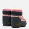 Botas Moon Boot X Guest in Residence Icon Low de ante con pedrería en gris y rosa