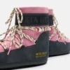 Botas Moon Boot X Guest in Residence Icon Low de ante con pedrería en gris y rosa
