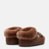 Moon Boot X Guest in Residence: Mules Evx Chalet de piel sintética color cacao Moon Boot X Guest in Residence: Mules Evx Chalet de piel sintética color cacao