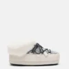 Mules de piel sintética Moon Boot X Guest in Residence Evx Chalet White Sand Faux Fur Mules Mules de piel sintética Moon Boot X Guest in Residence Evx Chalet White Sand Faux Fur Mules