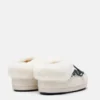 Mules de piel sintética Moon Boot X Guest in Residence Evx Chalet White Sand Faux Fur Mules Mules de piel sintética Moon Boot X Guest in Residence Evx Chalet White Sand Faux Fur Mules