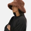 Sombrero de pescador peludo marrón